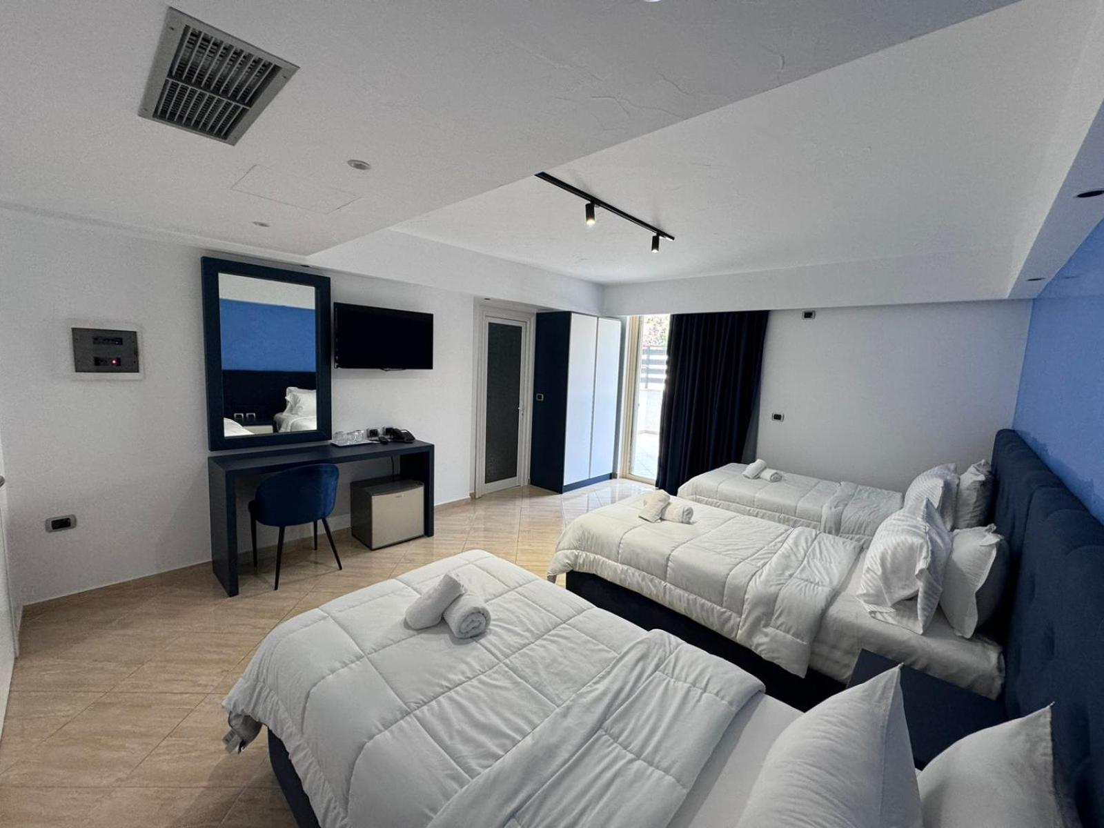 Hotel Blue Sky Sarande Ngoại thất bức ảnh